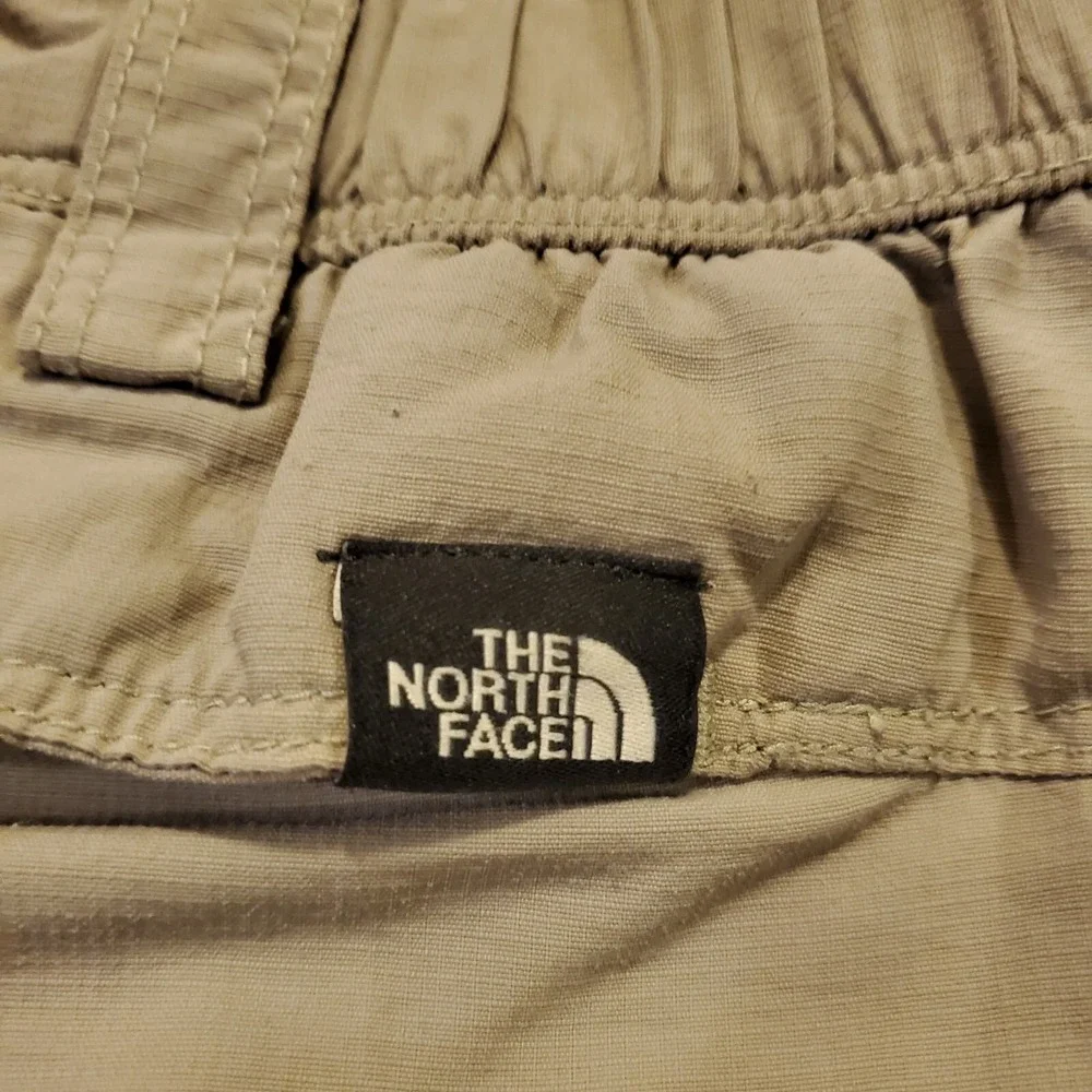 The North Face Cargo Shorts Mens 2XL XXL Beige Hiking Outdoors Nylon Lightweight